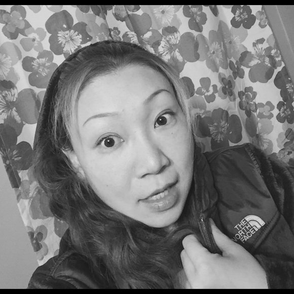 Meet your Posher, Michelle - Picture 2 of 3